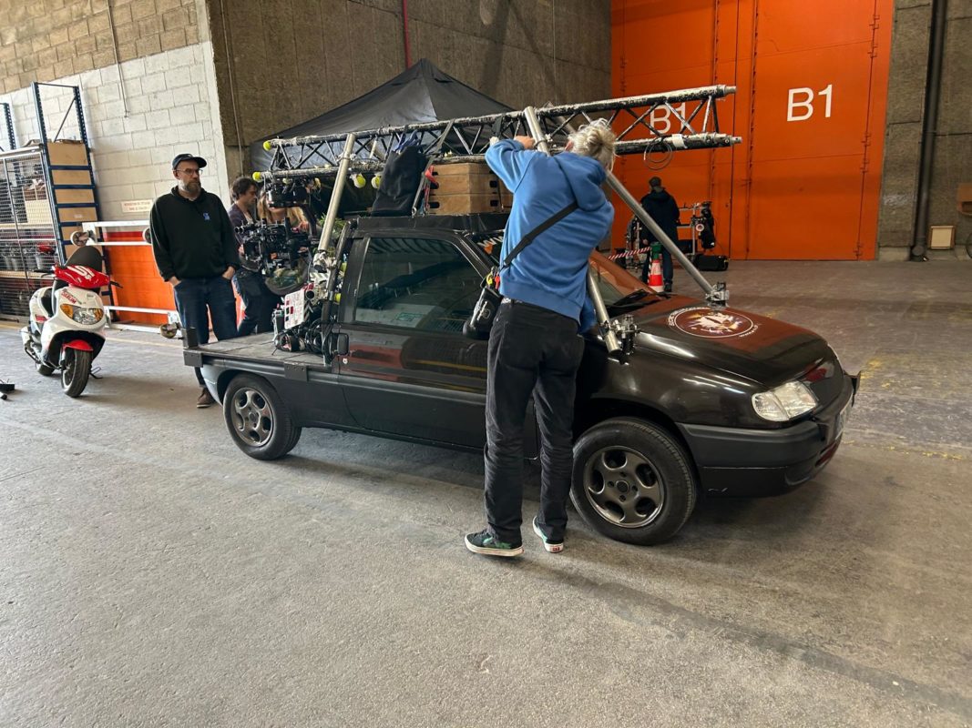 Préparation de véhicule pour tournage cinéma par Electric Travelling Cascades
